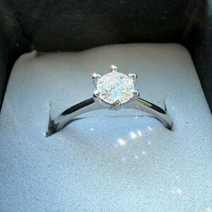 NWT Pretty Bird Jewelry white gold plated 6 prong setting solitaire ring